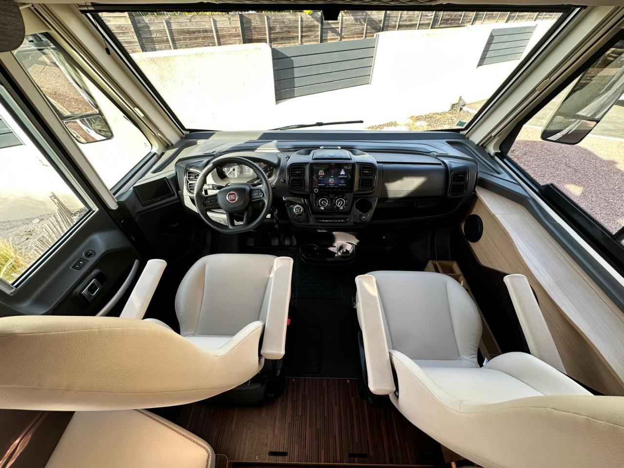 MC LOUIS NEVIS 281 - Integriertes Wohnmobil: das Bild 5 MC LOUIS NEVIS 281 - Integriertes Wohnmobil: das Bild 5