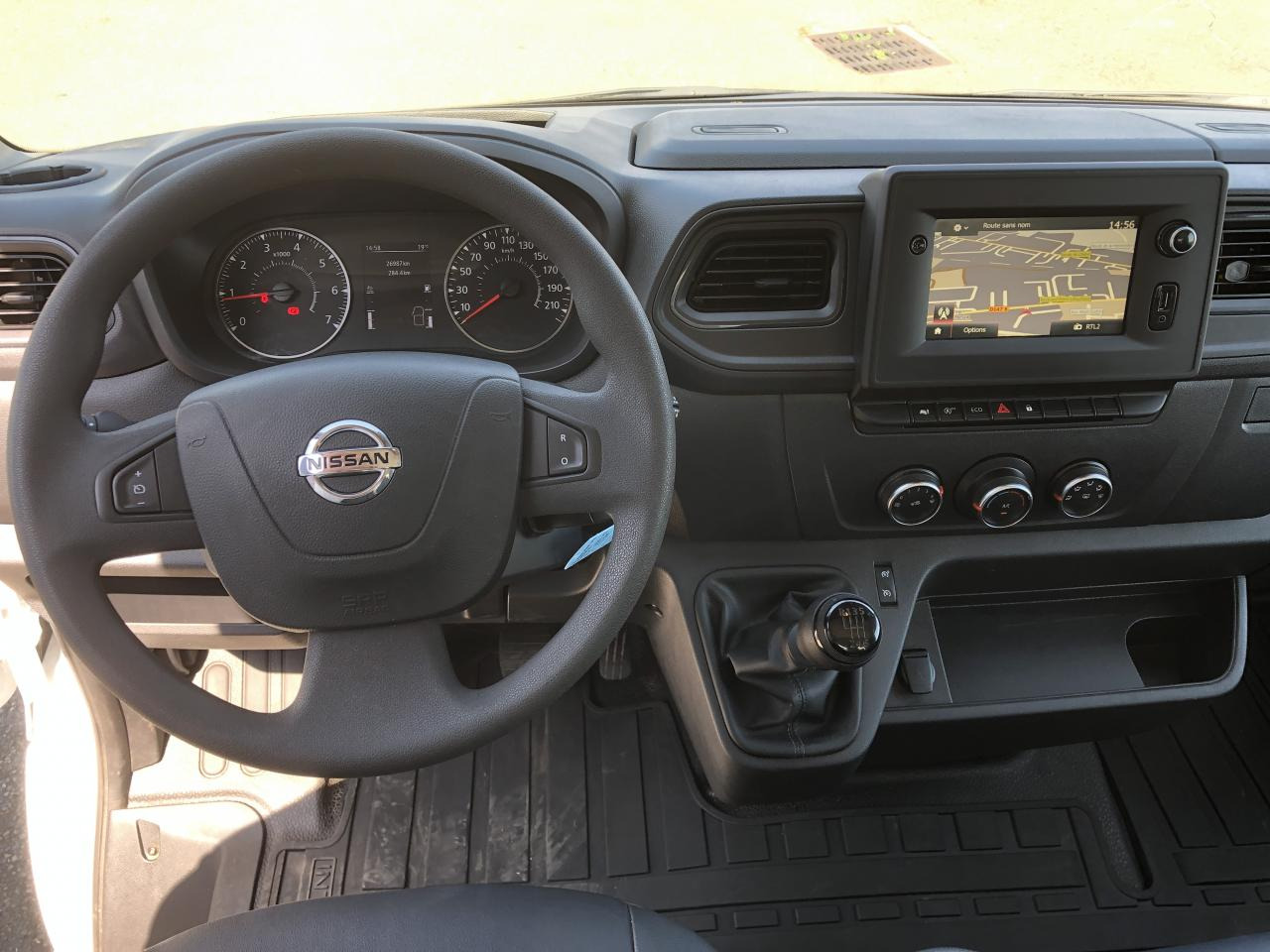 NISSAN INTERSTAR 3T5 2.3 DCI 165CH RJ PLATEAU RIDELLES - Pritsche Transporter: das Bild 4 NISSAN INTERSTAR 3T5 2.3 DCI 165CH RJ PLATEAU RIDELLES - Pritsche Transporter: das Bild 4