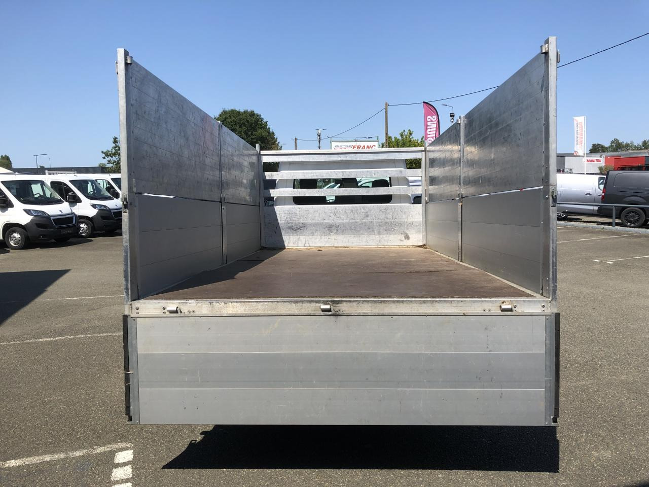 NISSAN INTERSTAR 3T5 2.3 DCI 165CH RJ PLATEAU RIDELLES - Pritsche Transporter: das Bild 3 NISSAN INTERSTAR 3T5 2.3 DCI 165CH RJ PLATEAU RIDELLES - Pritsche Transporter: das Bild 3