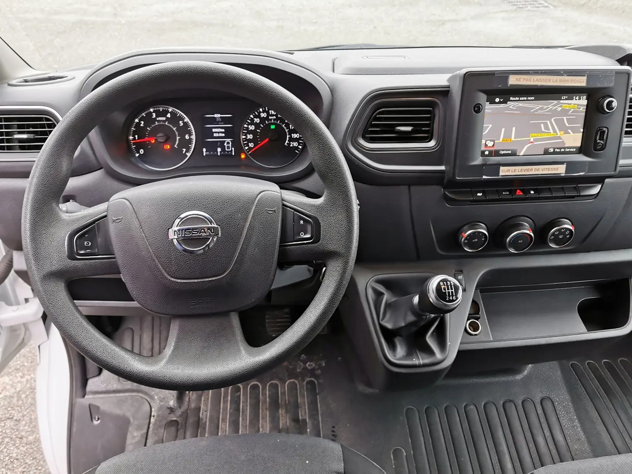 Nissan Interstar L2H2 3T5 2.3 DCI 135CH N-CONNECTA CAB APPRO - Transporter mit Doppelkabine: das Bild 3 Nissan Interstar L2H2 3T5 2.3 DCI 135CH N-CONNECTA CAB APPRO - Transporter mit Doppelkabine: das Bild 3
