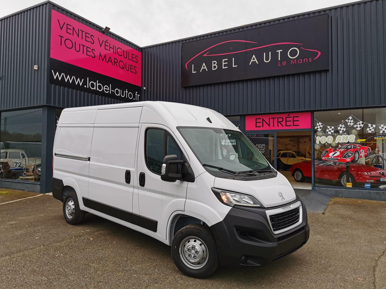 PEUGEOT Boxer 3.5t L2H2 2.2 HDi S&S Maxi - 140 III FOURGON TOLE Fourgon Tolé 435 L2H2 PHASE 3 - Kastenwagen: das Bild 1 PEUGEOT Boxer 3.5t L2H2 2.2 HDi S&S Maxi - 140 III FOURGON TOLE Fourgon Tolé 435 L2H2 PHASE 3 - Kastenwagen: das Bild 1