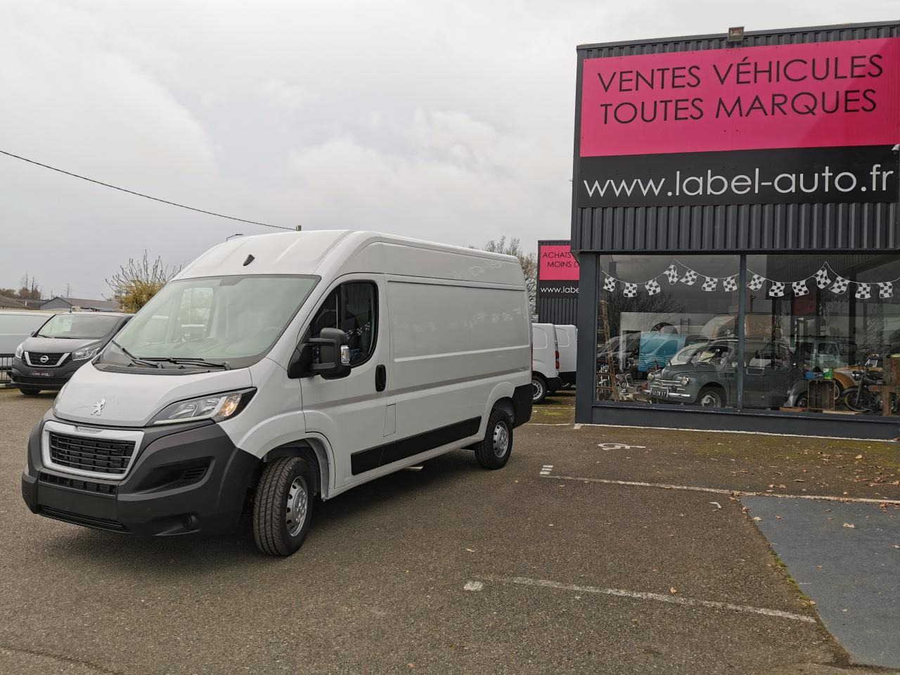 PEUGEOT Boxer 3.5t L2H2 2.2 HDi S&S Maxi - 140 III FOURGON TOLE Fourgon Tolé 435 L2H2 PHASE 3 - Kastenwagen: das Bild 5 PEUGEOT Boxer 3.5t L2H2 2.2 HDi S&S Maxi - 140 III FOURGON TOLE Fourgon Tolé 435 L2H2 PHASE 3 - Kastenwagen: das Bild 5