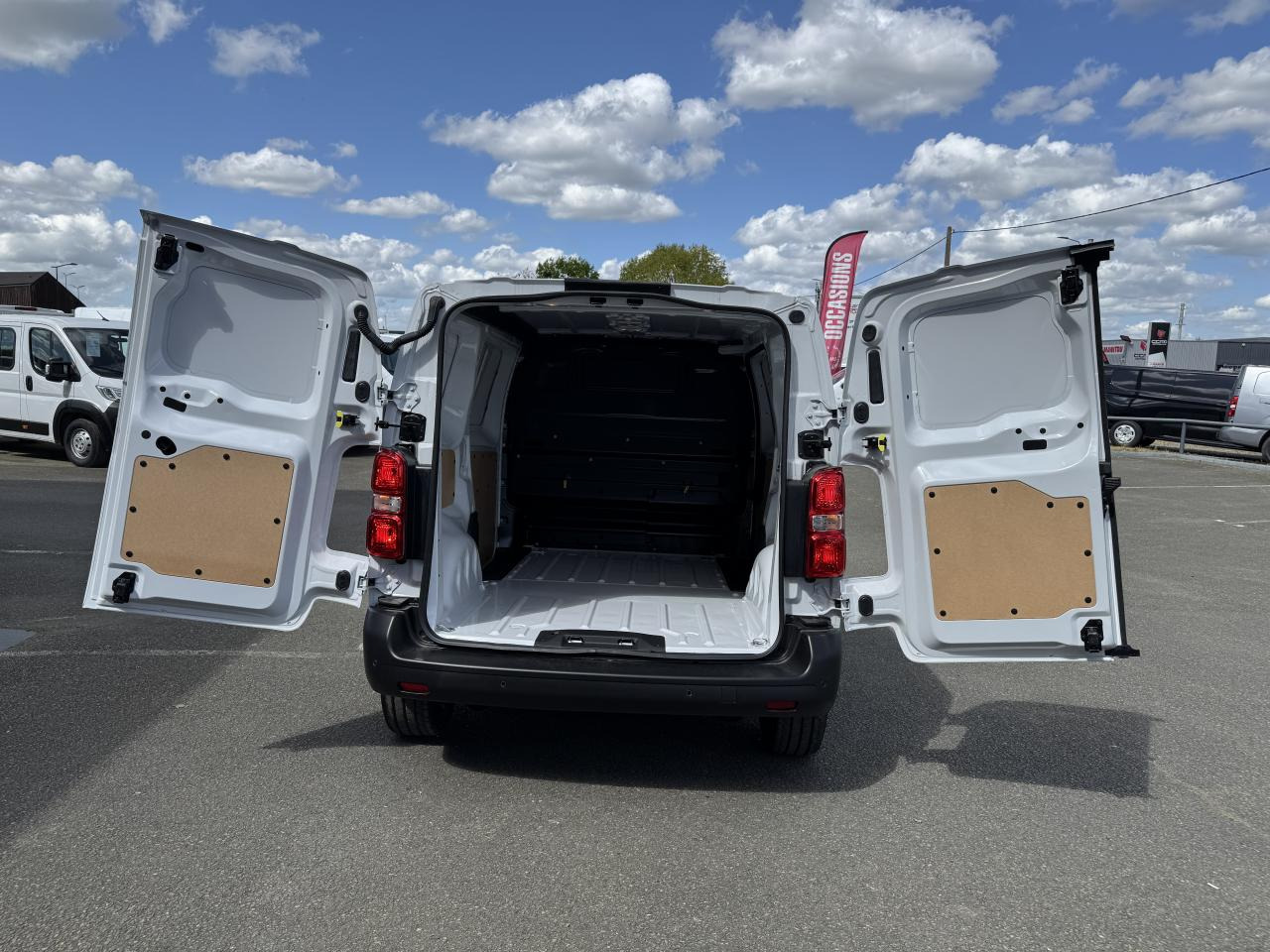 PEUGEOT Expert M 2.0 BlueHDi - 145 III FOURGON Fourgon PHASE 2 - Kastenwagen: das Bild 3 PEUGEOT Expert M 2.0 BlueHDi - 145 III FOURGON Fourgon PHASE 2 - Kastenwagen: das Bild 3