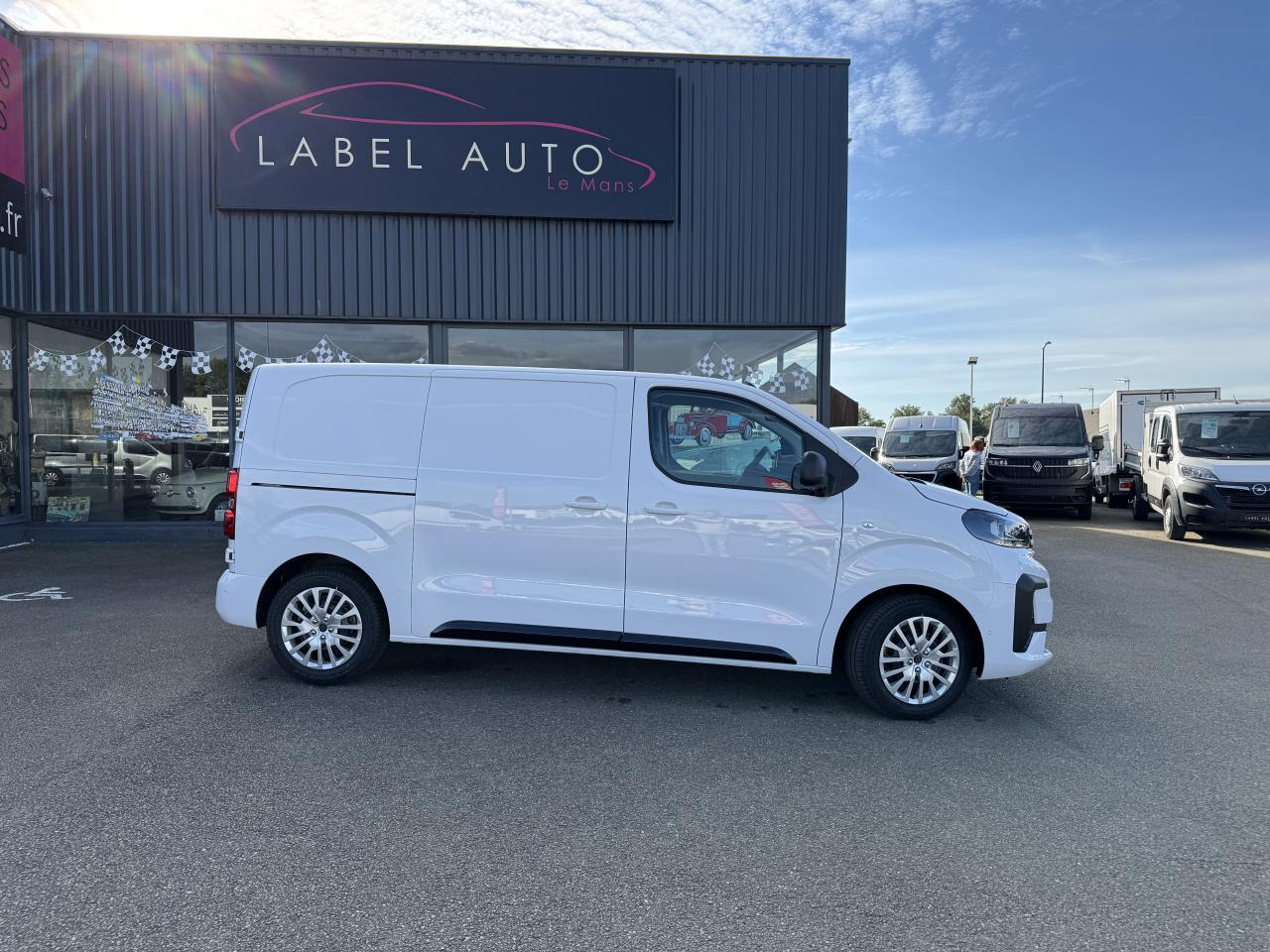 Kastenwagen, Zustand - NEU PEUGEOT Expert M 2.0 BlueHDi - 145 S&S - BV EAT8 III FOURGON Fourgon PHASE 2: das Bild 9 Kastenwagen, Zustand - NEU PEUGEOT Expert M 2.0 BlueHDi - 145 S&S - BV EAT8 III FOURGON Fourgon PHASE 2: das Bild 9