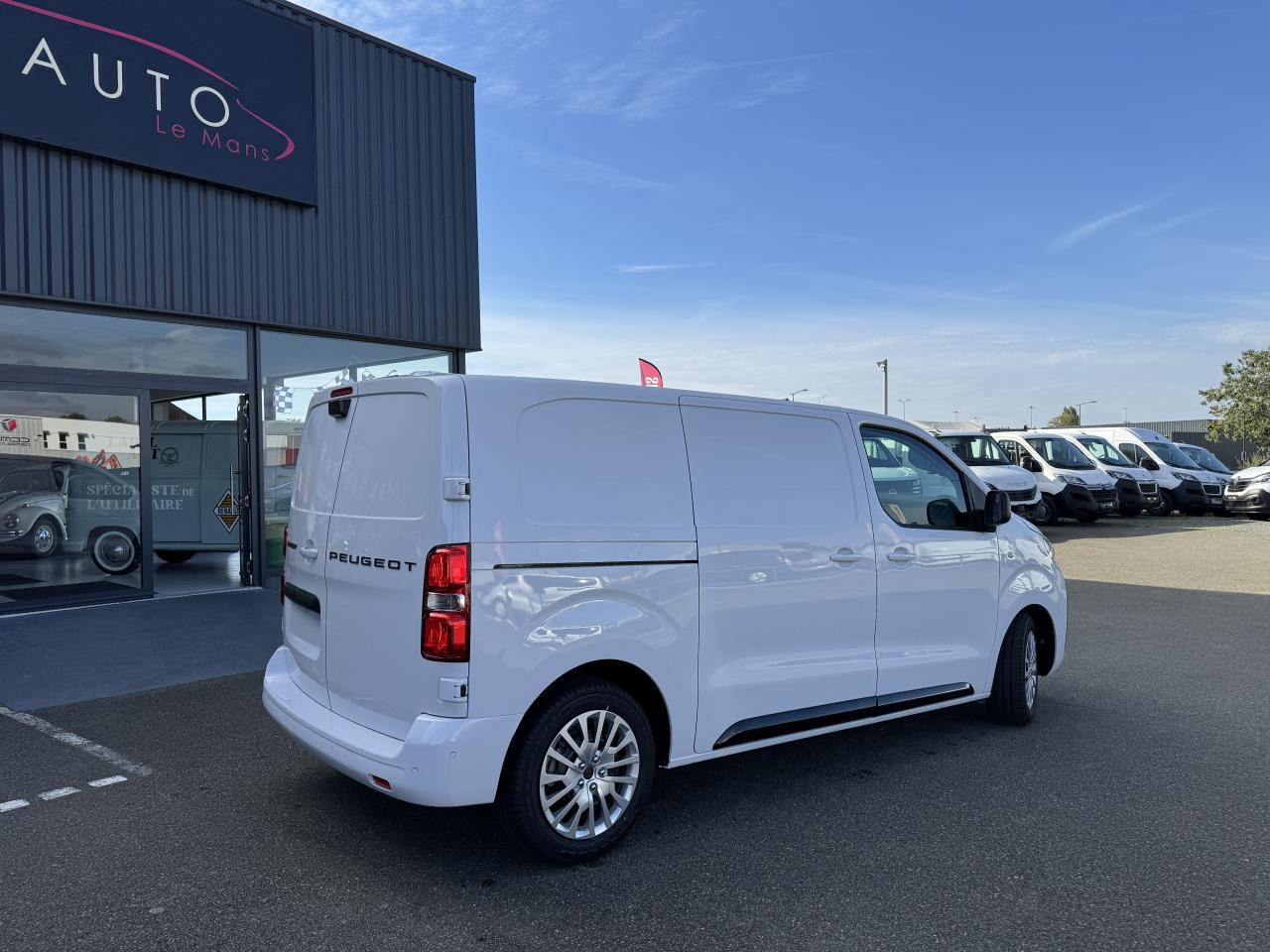 Kastenwagen, Zustand - NEU PEUGEOT Expert M 2.0 BlueHDi - 145 S&S - BV EAT8 III FOURGON Fourgon PHASE 2: das Bild 6 Kastenwagen, Zustand - NEU PEUGEOT Expert M 2.0 BlueHDi - 145 S&S - BV EAT8 III FOURGON Fourgon PHASE 2: das Bild 6