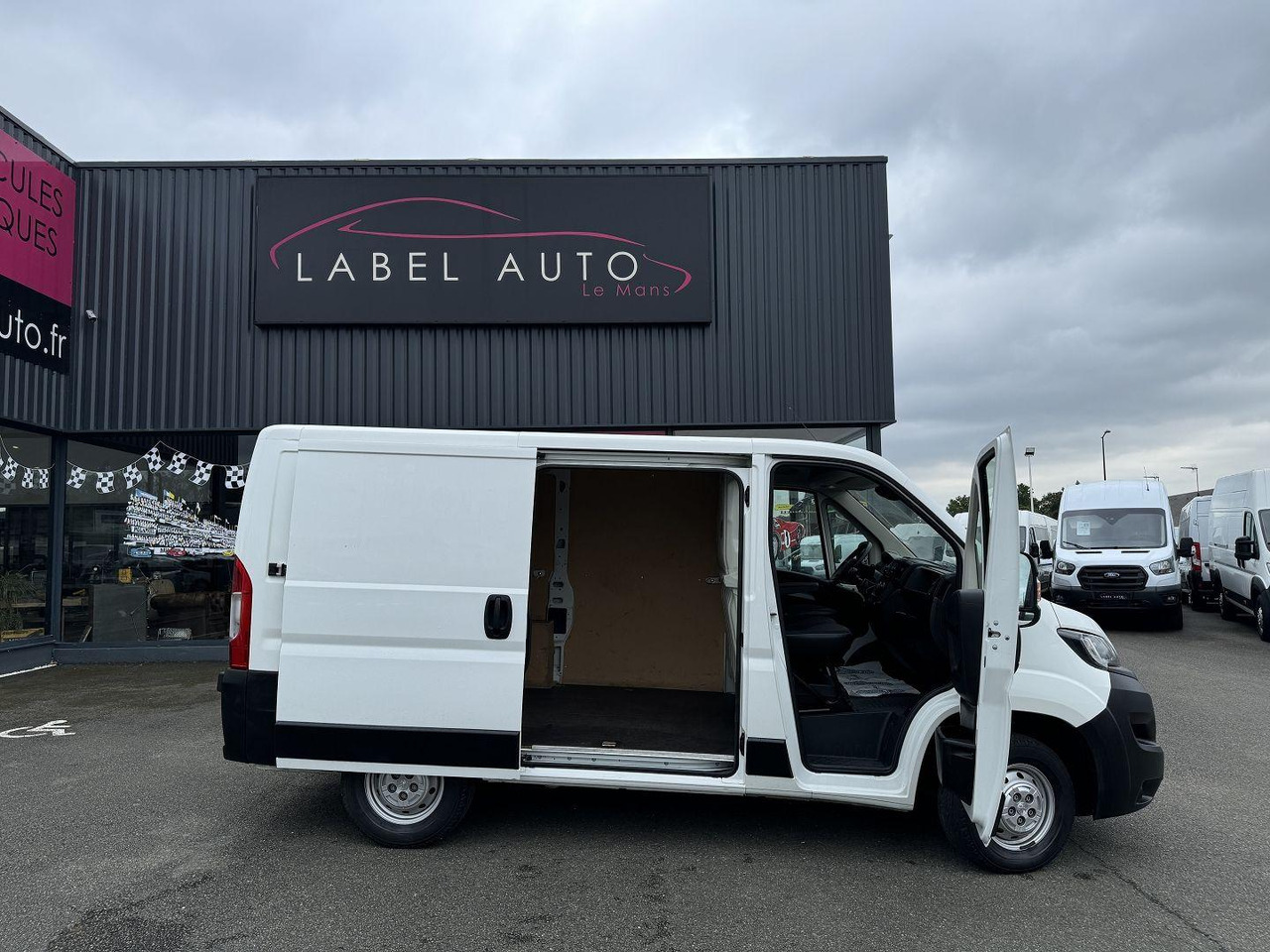 Kastenwagen Peugeot Boxer 333 L1H1 2.2 BLUEHDI S&S 140CH ASPHALT: das Bild 7