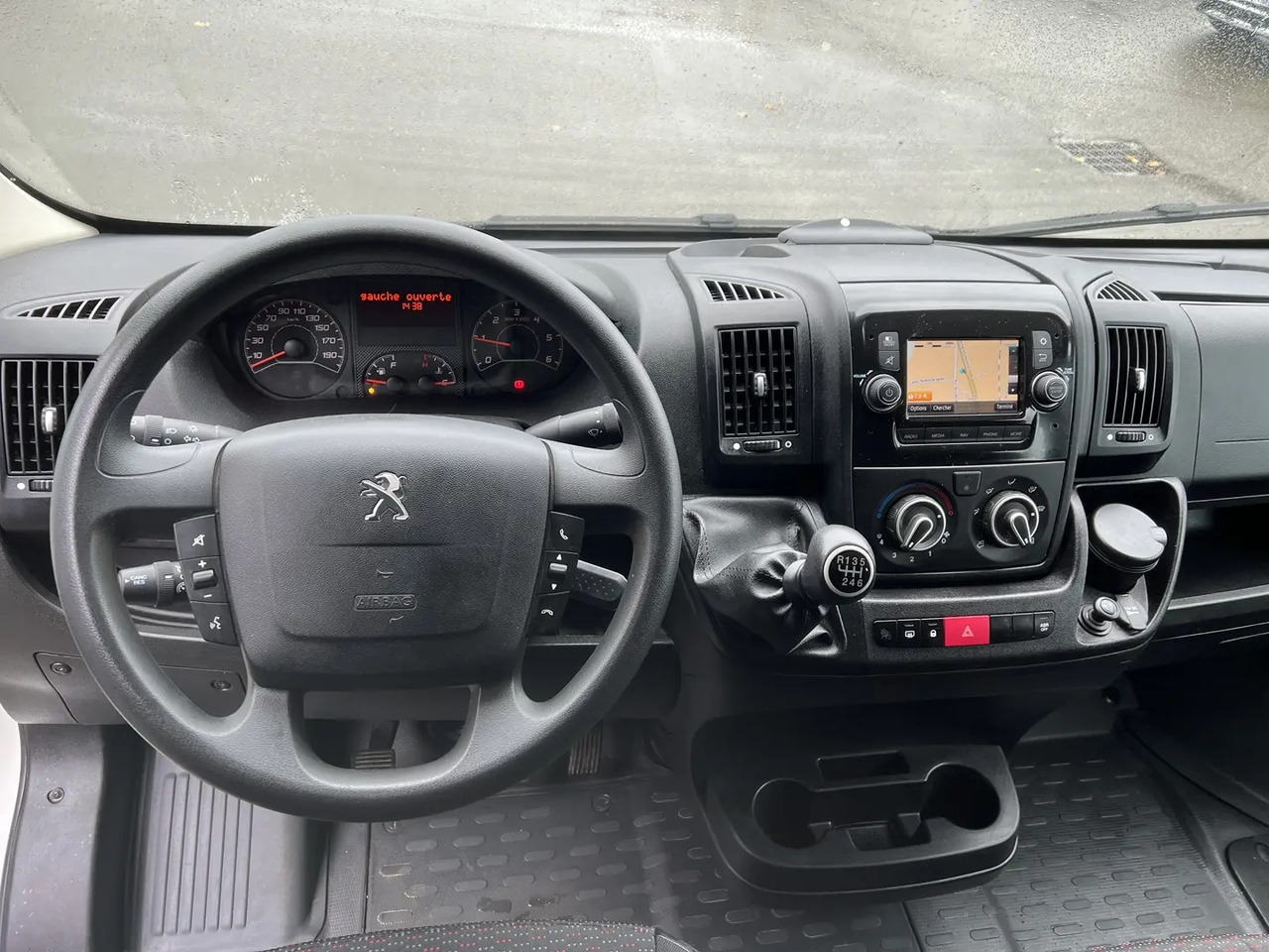 Peugeot Boxer L2H2 3.5 120CH BLUEHDI S&S CABINE APPROFONDIE PACK ASPHALT CONNECT - Transporter mit Doppelkabine: das Bild 4 Peugeot Boxer L2H2 3.5 120CH BLUEHDI S&S CABINE APPROFONDIE PACK ASPHALT CONNECT - Transporter mit Doppelkabine: das Bild 4