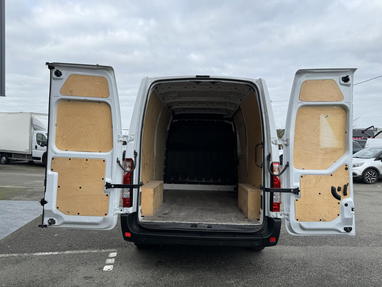 RENAULT MASTER 3T5 2.3 DCI 150CH GRAND CONFORT - Kastenwagen: das Bild 3 RENAULT MASTER 3T5 2.3 DCI 150CH GRAND CONFORT - Kastenwagen: das Bild 3