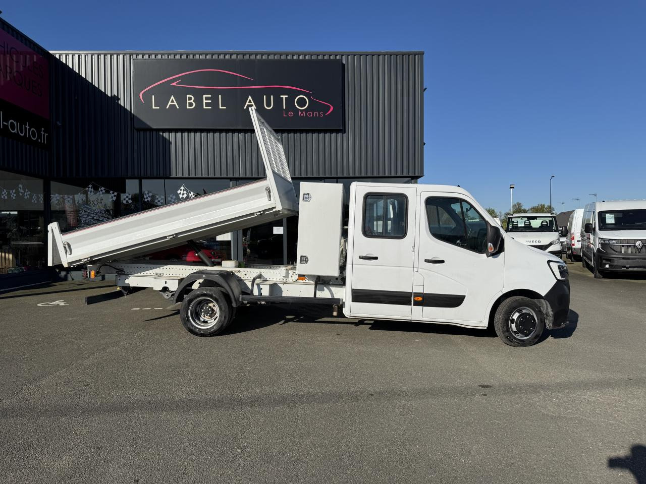 RENAULT MASTER 3T5 BENNE + COFFRE RJ DOUBLE CABINE 6 PL 2.3 DCI 130 CH CONFORT - Kipper Transporter: das Bild 1 RENAULT MASTER 3T5 BENNE + COFFRE RJ DOUBLE CABINE 6 PL 2.3 DCI 130 CH CONFORT - Kipper Transporter: das Bild 1