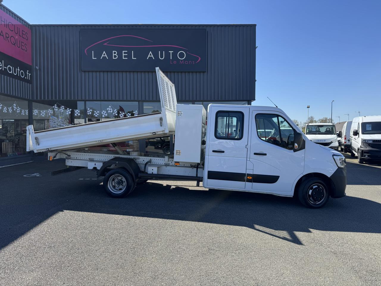 RENAULT MASTER 3T5 BENNE + COFFRE RJ DOUBLE CABINE 6 PL 2.3 DCI 130 CH CONFORT - Kipper Transporter: das Bild 1 RENAULT MASTER 3T5 BENNE + COFFRE RJ DOUBLE CABINE 6 PL 2.3 DCI 130 CH CONFORT - Kipper Transporter: das Bild 1