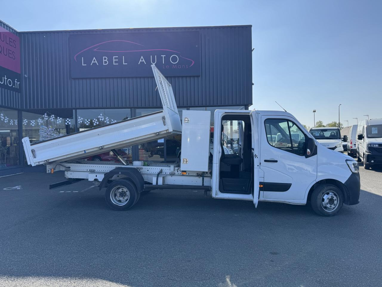 RENAULT MASTER 3T5 BENNE + COFFRE RJ DOUBLE CABINE 6 PL 2.3 DCI 130 CH CONFORT - Kipper Transporter: das Bild 1 RENAULT MASTER 3T5 BENNE + COFFRE RJ DOUBLE CABINE 6 PL 2.3 DCI 130 CH CONFORT - Kipper Transporter: das Bild 1