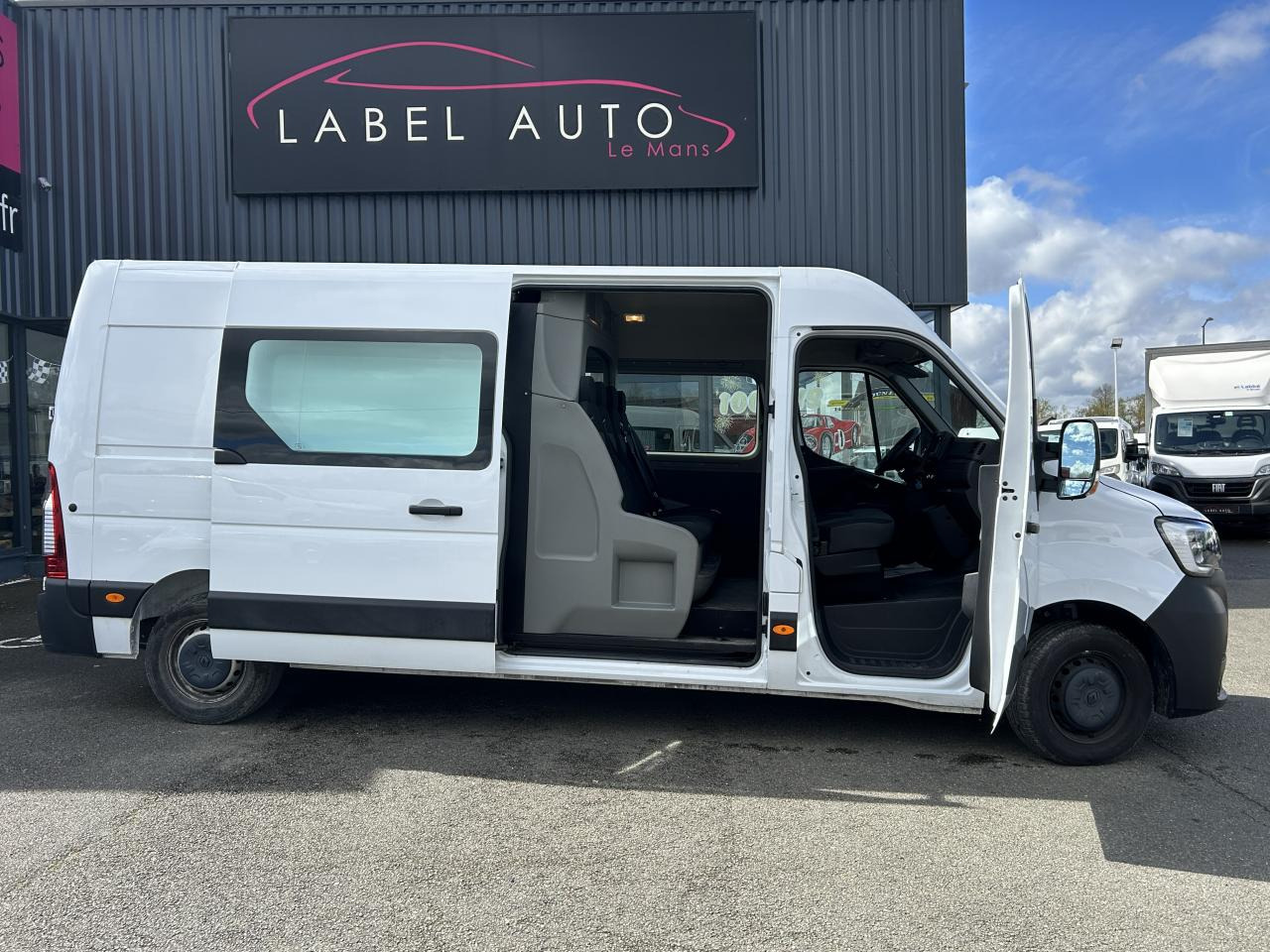 RENAULT Master Confort F3500 L3H2 2.3 dCi - 135 III CABINE APPROFONDIE Cabine approfondie L3H2 Traction PHA - Kastenwagen: das Bild 3 RENAULT Master Confort F3500 L3H2 2.3 dCi - 135 III CABINE APPROFONDIE Cabine approfondie L3H2 Traction PHA - Kastenwagen: das Bild 3