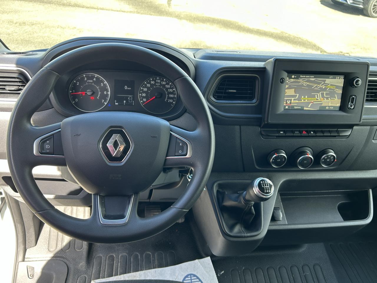 RENAULT Master Confort F3500 L3H2 2.3 dCi - 135 III CABINE APPROFONDIE Cabine approfondie L3H2 Traction PHA - Kastenwagen: das Bild 5 RENAULT Master Confort F3500 L3H2 2.3 dCi - 135 III CABINE APPROFONDIE Cabine approfondie L3H2 Traction PHA - Kastenwagen: das Bild 5
