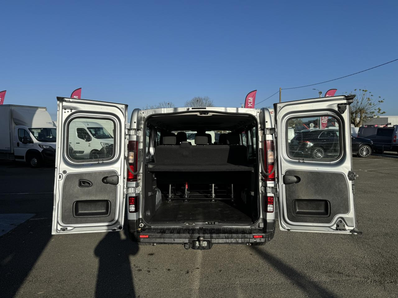 RENAULT Trafic L2 2.0 Energy dCi - 150 - S&S III COMBI Combi Zen L2H1 PHASE 3 - Transporter mit Doppelkabine: das Bild 4 RENAULT Trafic L2 2.0 Energy dCi - 150 - S&S III COMBI Combi Zen L2H1 PHASE 3 - Transporter mit Doppelkabine: das Bild 4