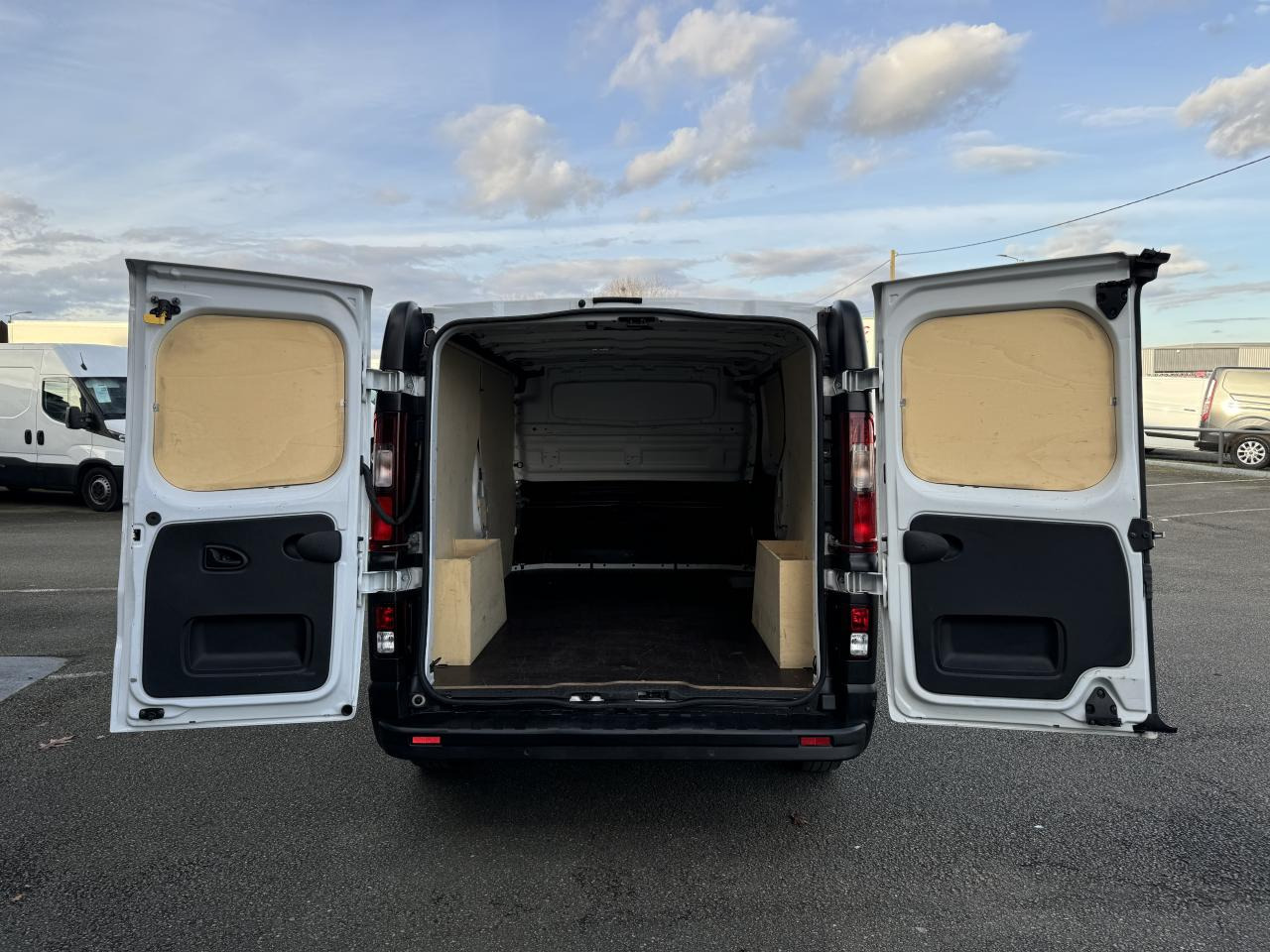 RENAULT Trafic L2H1 3000 Kg 2.0 Blue dCi - 130 III FOURGON Fourgon Grand Confort L2H1 PHASE 3 - Kastenwagen: das Bild 3 RENAULT Trafic L2H1 3000 Kg 2.0 Blue dCi - 130 III FOURGON Fourgon Grand Confort L2H1 PHASE 3 - Kastenwagen: das Bild 3