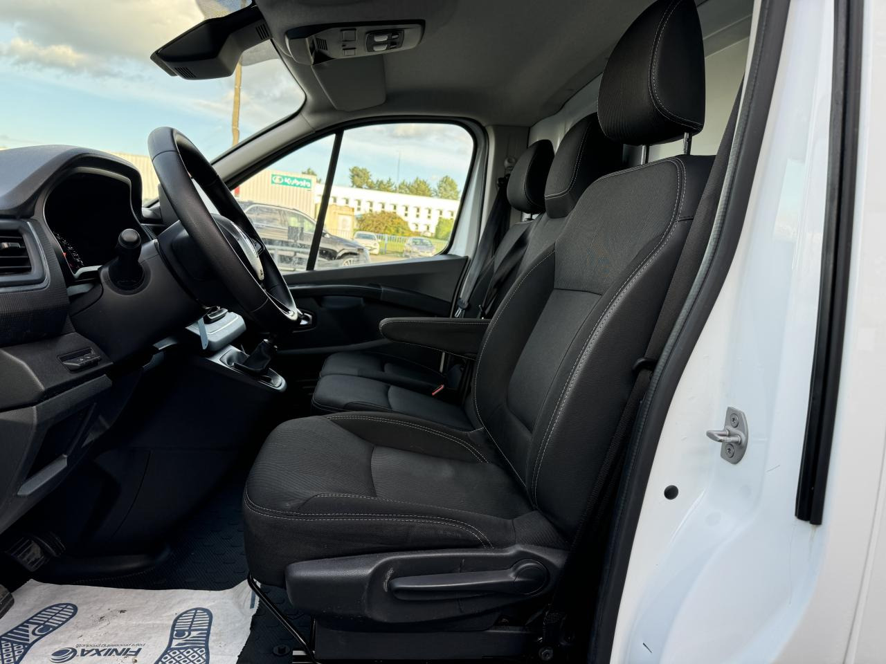 RENAULT Trafic L2H1 3000 Kg 2.0 Blue dCi - 130 III FOURGON Fourgon Grand Confort L2H1 PHASE 3 - Kastenwagen: das Bild 4 RENAULT Trafic L2H1 3000 Kg 2.0 Blue dCi - 130 III FOURGON Fourgon Grand Confort L2H1 PHASE 3 - Kastenwagen: das Bild 4