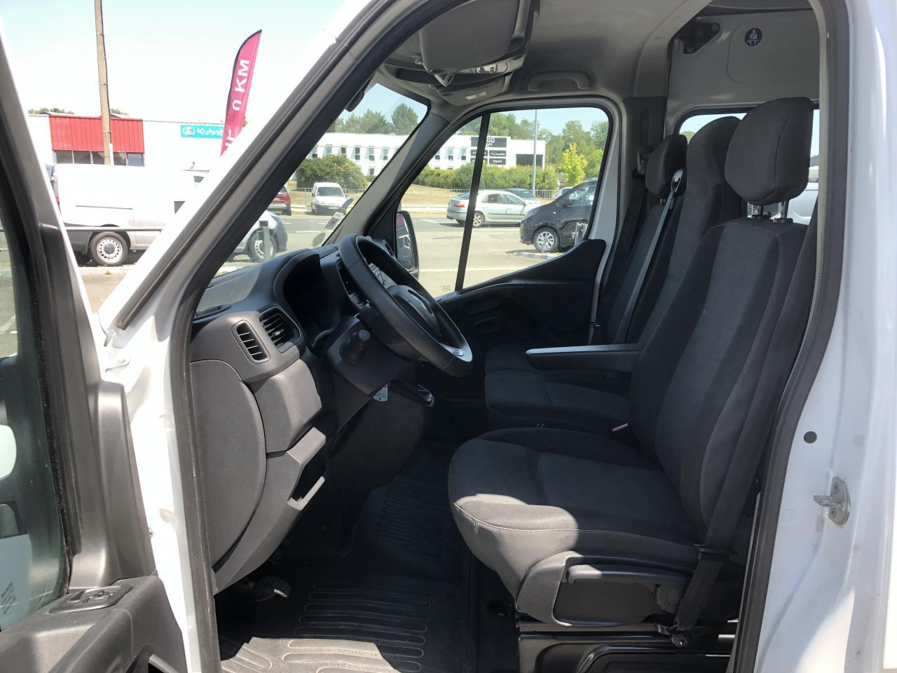 Renault Master F3300 L2H2 2.3 DCI 135CH CABINE APPROFONDIE CONFORT 7 PLACES - Transporter mit Doppelkabine: das Bild 4 Renault Master F3300 L2H2 2.3 DCI 135CH CABINE APPROFONDIE CONFORT 7 PLACES - Transporter mit Doppelkabine: das Bild 4