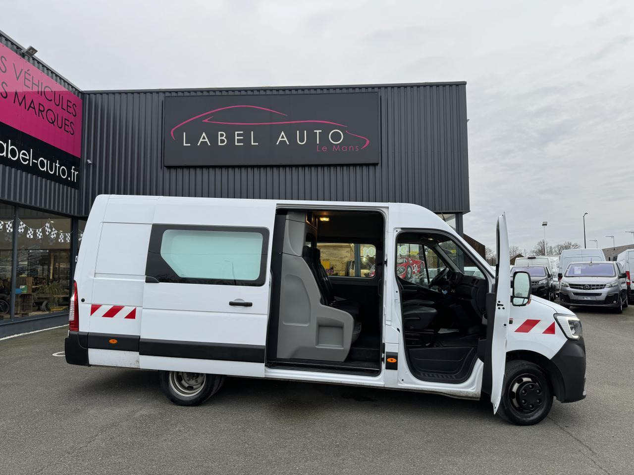 Renault Master F3500 L3H2 2.3 BLUE DCI 135CH CABINE APPROFONDIE 6 PLACES GRAND CONFORT - Transporter mit Doppelkabine: das Bild 1 Renault Master F3500 L3H2 2.3 BLUE DCI 135CH CABINE APPROFONDIE 6 PLACES GRAND CONFORT - Transporter mit Doppelkabine: das Bild 1