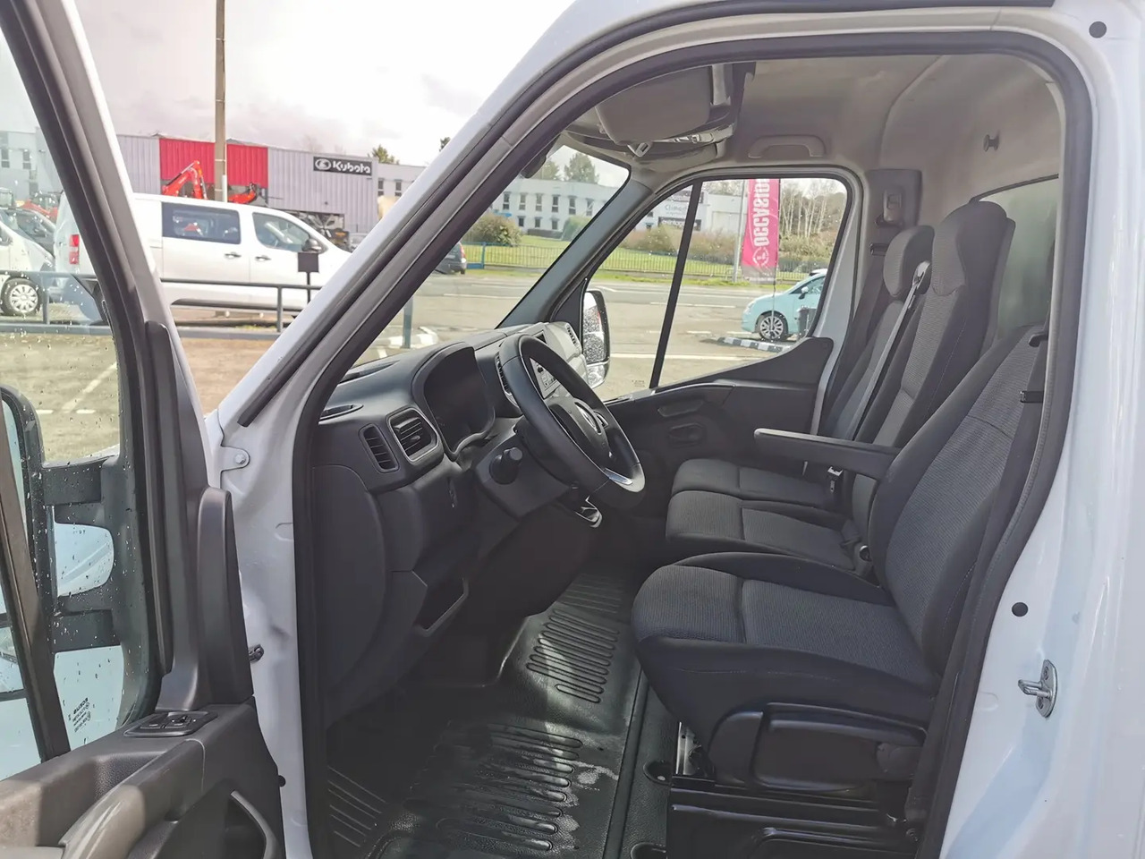 Renault Master R3500RJ L3 2.3 DCI 130CH DOUBLE CABINE CONFORT EUROVI - Kipper Transporter, Transporter mit Doppelkabine: das Bild 4 Renault Master R3500RJ L3 2.3 DCI 130CH DOUBLE CABINE CONFORT EUROVI - Kipper Transporter, Transporter mit Doppelkabine: das Bild 4