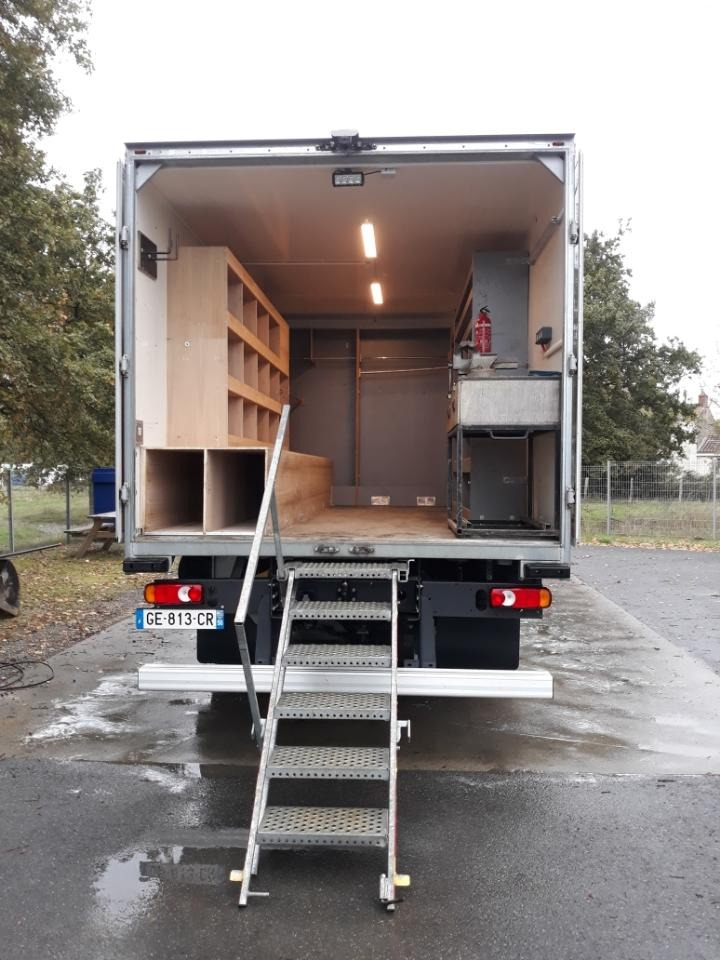 Renault D 13 HIGH K P4X2 280CV Double cabine 6 places - Koffer LKW: das Bild 5 Renault D 13 HIGH K P4X2 280CV Double cabine 6 places - Koffer LKW: das Bild 5