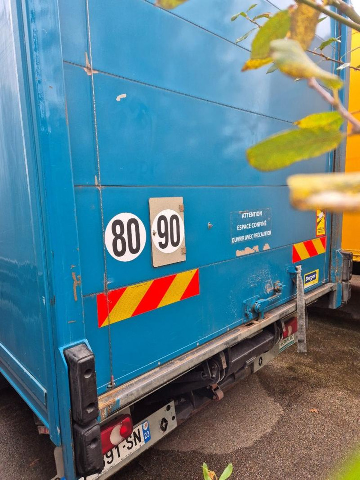 Renault D 7.5 LOW P4X2 210E6 Fourgon Polyfond avec hayon rabattable - Koffer LKW: das Bild 3 Renault D 7.5 LOW P4X2 210E6 Fourgon Polyfond avec hayon rabattable - Koffer LKW: das Bild 3