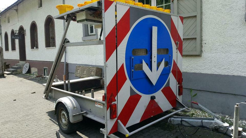 Anhänger Absperrtafel Verkehrsleitanhänger verkeherssicherungsanhänger vz: das Bild 6