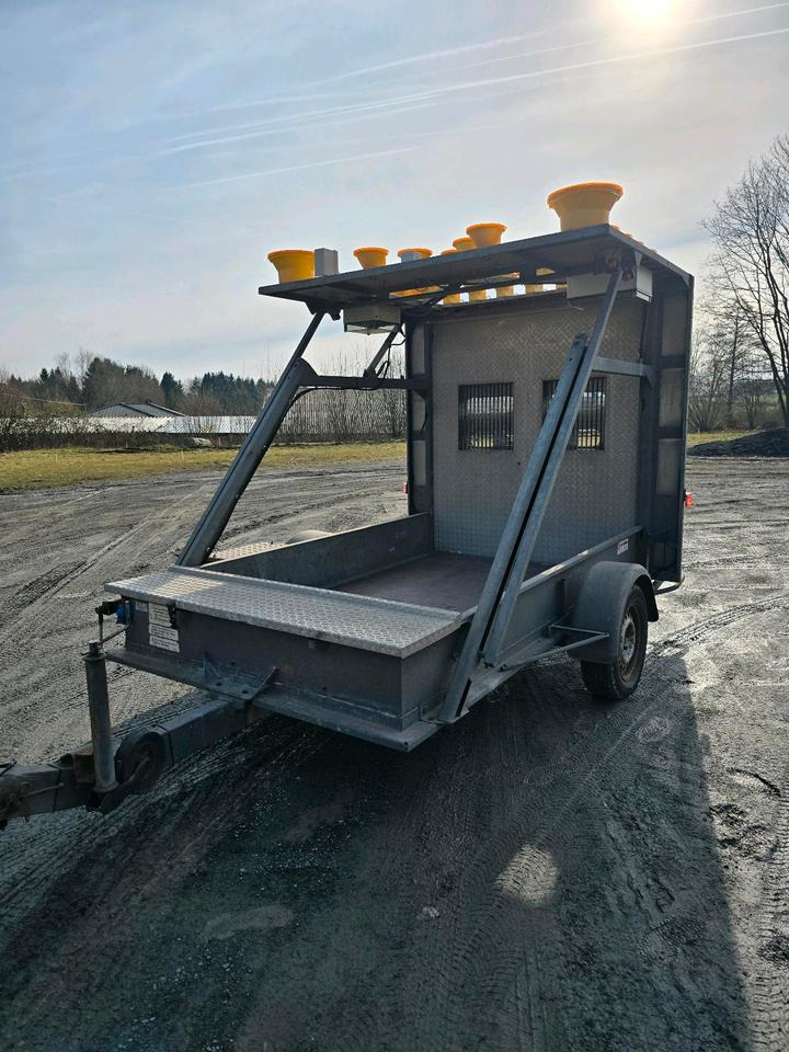 Nissen Absperrtafel VZ 616 FAT Verkehrsleittafel Horizont Verkehrssicherungsanhänger Verkehrsleitanhänger Verkehrsleittafel Verkehrssicherung - Anhänger: das Bild 1 Nissen Absperrtafel VZ 616 FAT Verkehrsleittafel Horizont Verkehrssicherungsanhänger Verkehrsleitanhänger Verkehrsleittafel Verkehrssicherung - Anhänger: das Bild 1