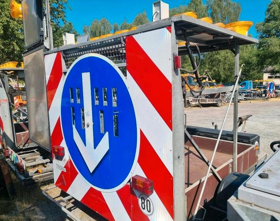 Nissen Absperrtafel VZ616 Verkehrssicherung Verkehrsleittafel Verkehrsleitanhänger Verkehrssicherungsanhänger AMD B3 Funkwarnmeldeanlage Trebbiner Mersch Autobahn - Anhänger: das Bild 3 Nissen Absperrtafel VZ616 Verkehrssicherung Verkehrsleittafel Verkehrsleitanhänger Verkehrssicherungsanhänger AMD B3 Funkwarnmeldeanlage Trebbiner Mersch Autobahn - Anhänger: das Bild 3