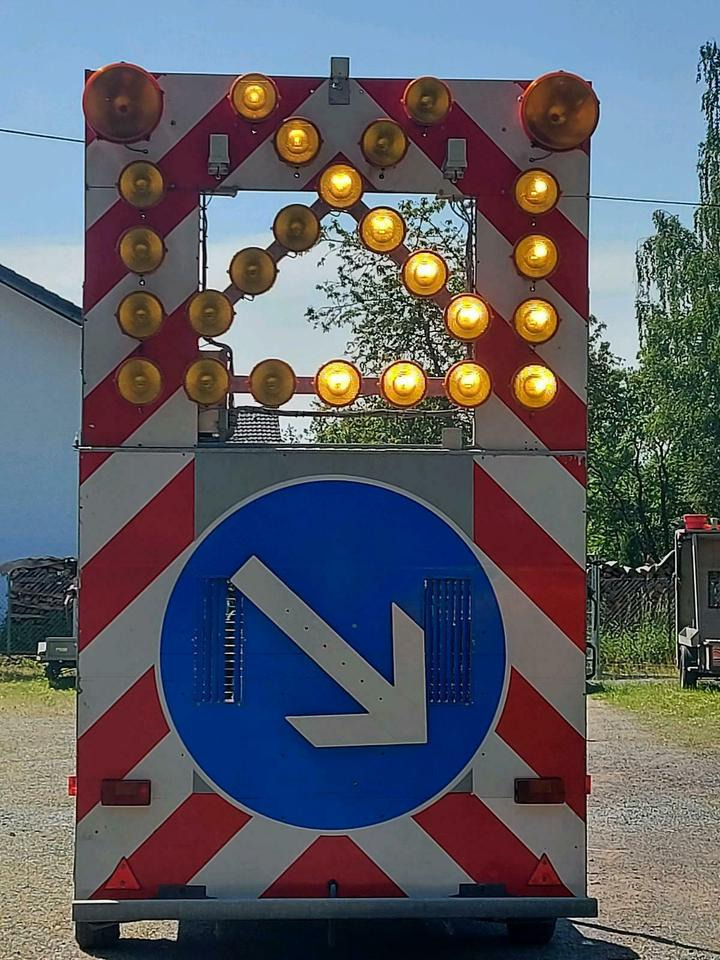 Trebbiner Absperrtafel AMD Verkehrsleittafel Vz616 - Anhänger: das Bild 5 Trebbiner Absperrtafel AMD Verkehrsleittafel Vz616 - Anhänger: das Bild 5