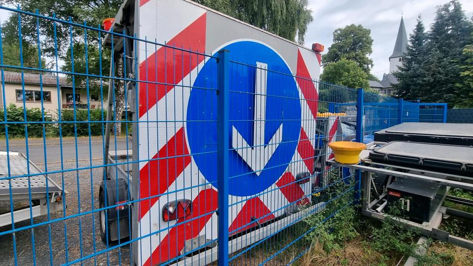 Trebbiner Absperrtafel VZ616 LED Funkwarnmeldeanlage Absperrtafel Sperrwand Verkehrsleittafel Verkehrsleitanhänger Verkehrssicherungsanhänger Leitanhänger Leittafel Verkehrssicherung Nissen Horizont - Anhänger: das Bild 3 Trebbiner Absperrtafel VZ616 LED Funkwarnmeldeanlage Absperrtafel Sperrwand Verkehrsleittafel Verkehrsleitanhänger Verkehrssicherungsanhänger Leitanhänger Leittafel Verkehrssicherung Nissen Horizont - Anhänger: das Bild 3