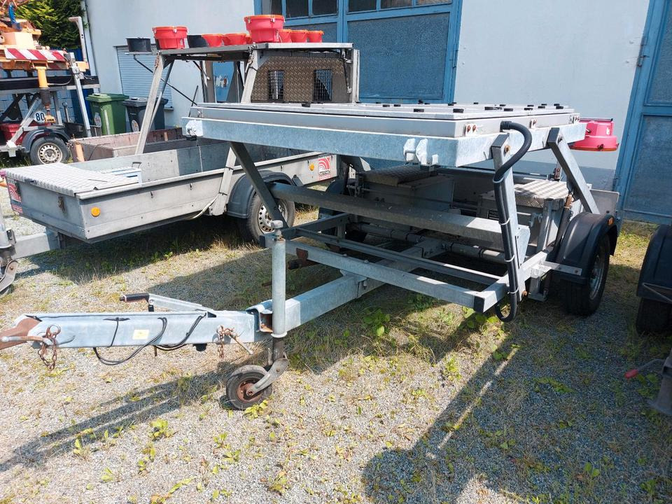 Trebbiner Horizont VWT E VLT Verkehrsleittafel Leittafel Sicherungsanhänger Verkehrsleitanhänger Verkehrssicherungsanhänger Absperrtafel Sperrwand Nissen Verkehrssicherung Vorwarner Vorwarntafel - Anhänger: das Bild 1 Trebbiner Horizont VWT E VLT Verkehrsleittafel Leittafel Sicherungsanhänger Verkehrsleitanhänger Verkehrssicherungsanhänger Absperrtafel Sperrwand Nissen Verkehrssicherung Vorwarner Vorwarntafel - Anhänger: das Bild 1
