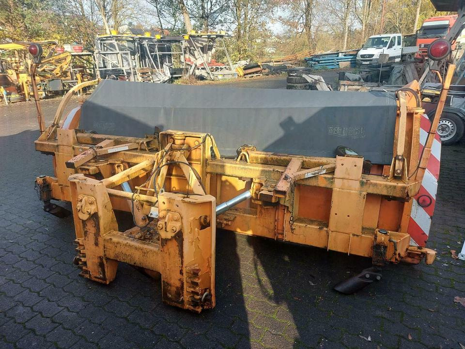 Beilhack Schneepflug Winterdienst Schmidt Schneeschild unimog - Schneepflug: das Bild 1 Beilhack Schneepflug Winterdienst Schmidt Schneeschild unimog - Schneepflug: das Bild 1