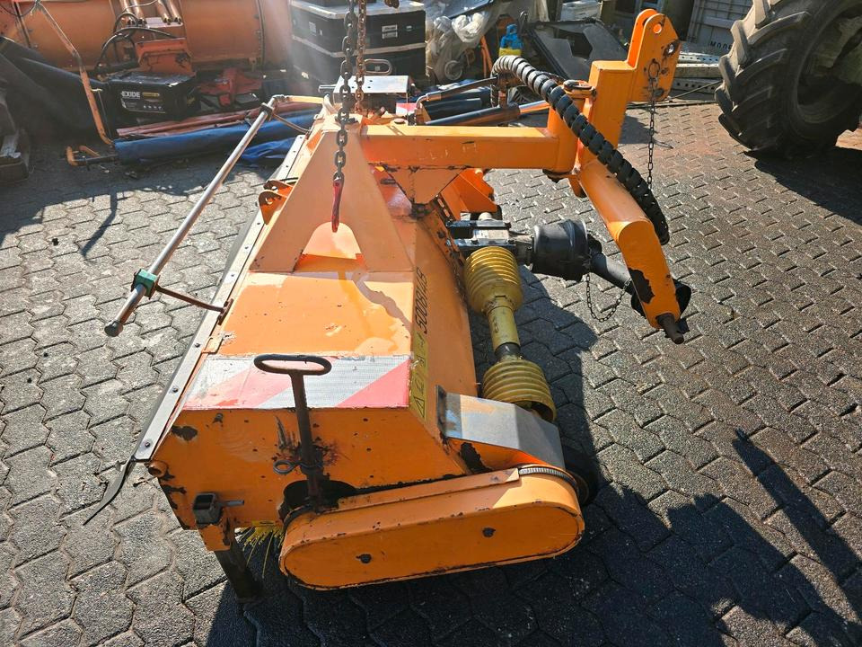 Dücker HDK 160 Kehrmaschine Straßenkehrmaschine Kehrbesen für Multicar Tremo Iseki Kubota - Kehrbesen: das Bild 4 Dücker HDK 160 Kehrmaschine Straßenkehrmaschine Kehrbesen für Multicar Tremo Iseki Kubota - Kehrbesen: das Bild 4