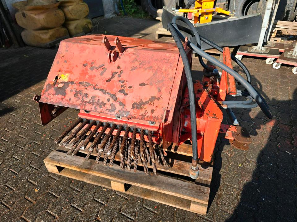 Dücker RWB 600 Radialwildkrautbürste Pflasterputzer Wildkrautbürste Flächenbürste Wildkrautbürste für Mähausleger UNA 500 600 MKM FME FMK 500 600 700 Böschungsmäher Böschungsmulcher DUA 700 800 - Kehrbesen: das Bild 4 Dücker RWB 600 Radialwildkrautbürste Pflasterputzer Wildkrautbürste Flächenbürste Wildkrautbürste für Mähausleger UNA 500 600 MKM FME FMK 500 600 700 Böschungsmäher Böschungsmulcher DUA 700 800 - Kehrbesen: das Bild 4