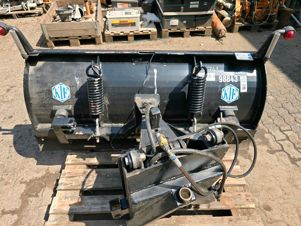 KIF CM 2000 Schneepflug Schneeschild Schneeschieber Räumschild Winterdienst für Kleintraktore Iseki Kubota Multicar - Schneepflug: das Bild 3 KIF CM 2000 Schneepflug Schneeschild Schneeschieber Räumschild Winterdienst für Kleintraktore Iseki Kubota Multicar - Schneepflug: das Bild 3