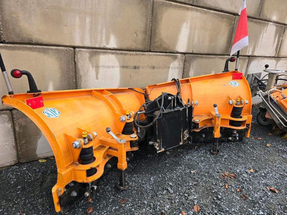 KIF V-Schneepflug CM 2400 Keilpflug Variopflug Schneeschieber Schneeschild Winterdienst Räumschild passend für Multicar Kramer Iseki Kubota Kleintraktor - Schneepflug: das Bild 2 KIF V-Schneepflug CM 2400 Keilpflug Variopflug Schneeschieber Schneeschild Winterdienst Räumschild passend für Multicar Kramer Iseki Kubota Kleintraktor - Schneepflug: das Bild 2