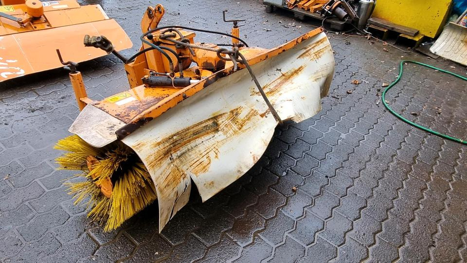 Kehrmaschine für Iseki Kleintraktor Traktor Kehrbesen Kubota Multicar Tremo - Kehrbesen: das Bild 3 Kehrmaschine für Iseki Kleintraktor Traktor Kehrbesen Kubota Multicar Tremo - Kehrbesen: das Bild 3