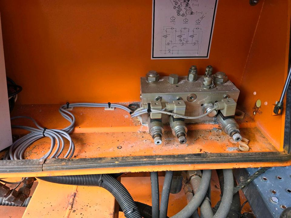 Salzstreuer Küpper-Weisser IMS F25040HFS IMSSF 4m3 Salzstreuer für Unimog 405 U 500 527 530 535  Streuautomat Streusilo Mercedes-Benz UGE UGN: das Bild 8