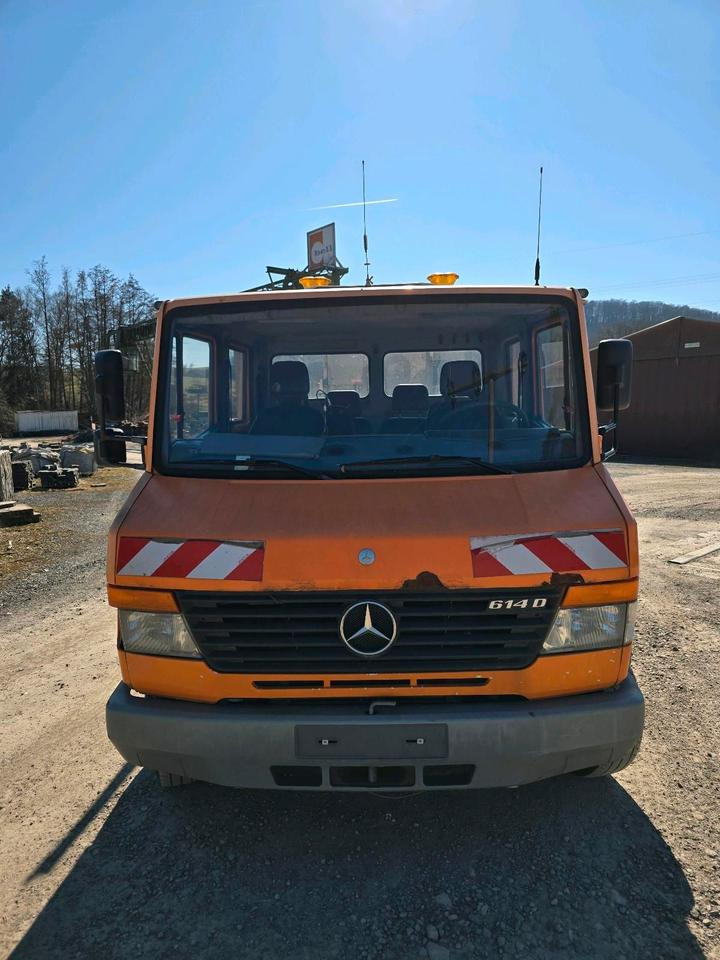 Mercedes-Benz Vario 614D Pritsche Doka 2002 Nissen VLT Verkehrsleittafel Absperrtafel LKW Vorwarntafel - Pritsche Transporter, Transporter mit Doppelkabine: das Bild 5 Mercedes-Benz Vario 614D Pritsche Doka 2002 Nissen VLT Verkehrsleittafel Absperrtafel LKW Vorwarntafel - Pritsche Transporter, Transporter mit Doppelkabine: das Bild 5