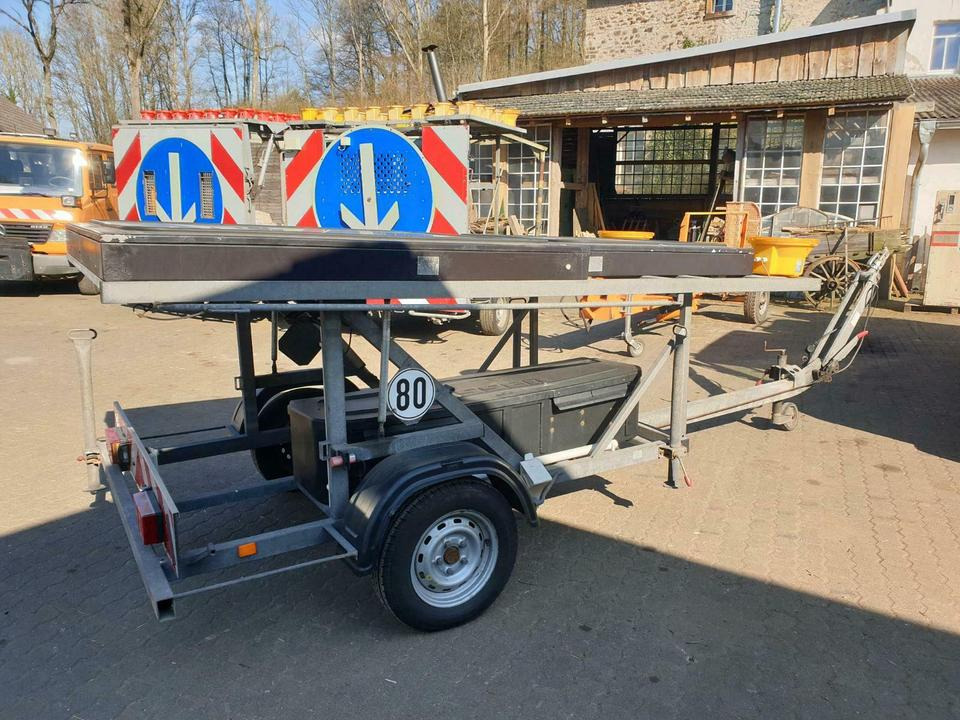 Nissen LED Vorwarntafel Verkehrssicherung Verkehrsleittafel unimo - Baugeräte, Anhänger: das Bild 3 Nissen LED Vorwarntafel Verkehrssicherung Verkehrsleittafel unimo - Baugeräte, Anhänger: das Bild 3