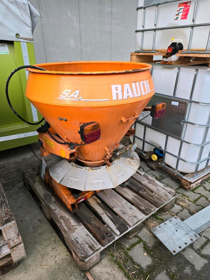 Rauch 250 Salzstreuer für Kleintraktor Iseki Kubota Winterdienst - Salzstreuer: das Bild 1 Rauch 250 Salzstreuer für Kleintraktor Iseki Kubota Winterdienst - Salzstreuer: das Bild 1