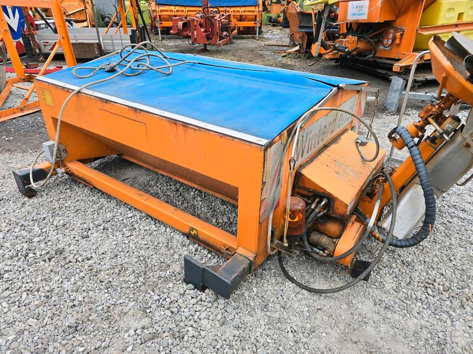 Salzstreuer Gmeiner STA 2000 C für Unimog UGN UGE 424 427 405 U300 U 300 400 500 MERCEDES-BENZ 218 219 318 323 423 427 327 430 429 430 435 Salzsilo Streuautomat Winterdienst - Salzstreuer: das Bild 3 Salzstreuer Gmeiner STA 2000 C für Unimog UGN UGE 424 427 405 U300 U 300 400 500 MERCEDES-BENZ 218 219 318 323 423 427 327 430 429 430 435 Salzsilo Streuautomat Winterdienst - Salzstreuer: das Bild 3