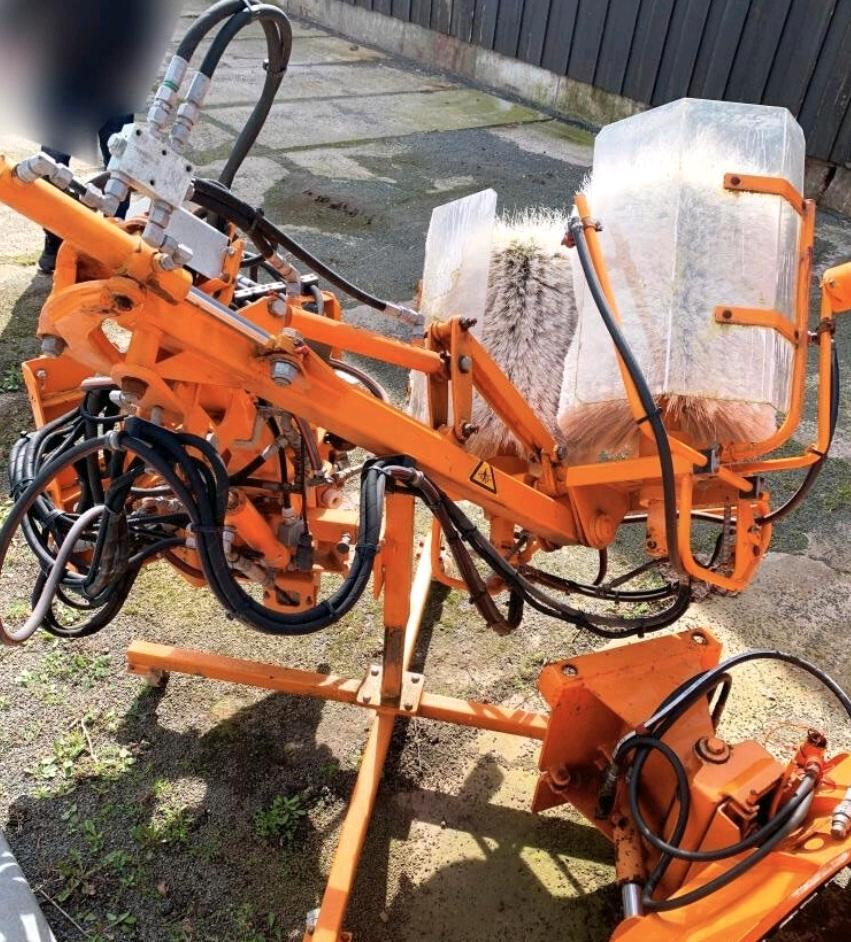 Schmidt RPS-H Leitpfostenwaschgerät für Unimog 405/10 405/12 U400 300 400 500 UGN UGE Mulag Mercedes-Benz 318 218 423 427 429 430 - Kehrbesen: das Bild 1 Schmidt RPS-H Leitpfostenwaschgerät für Unimog 405/10 405/12 U400 300 400 500 UGN UGE Mulag Mercedes-Benz 318 218 423 427 429 430 - Kehrbesen: das Bild 1