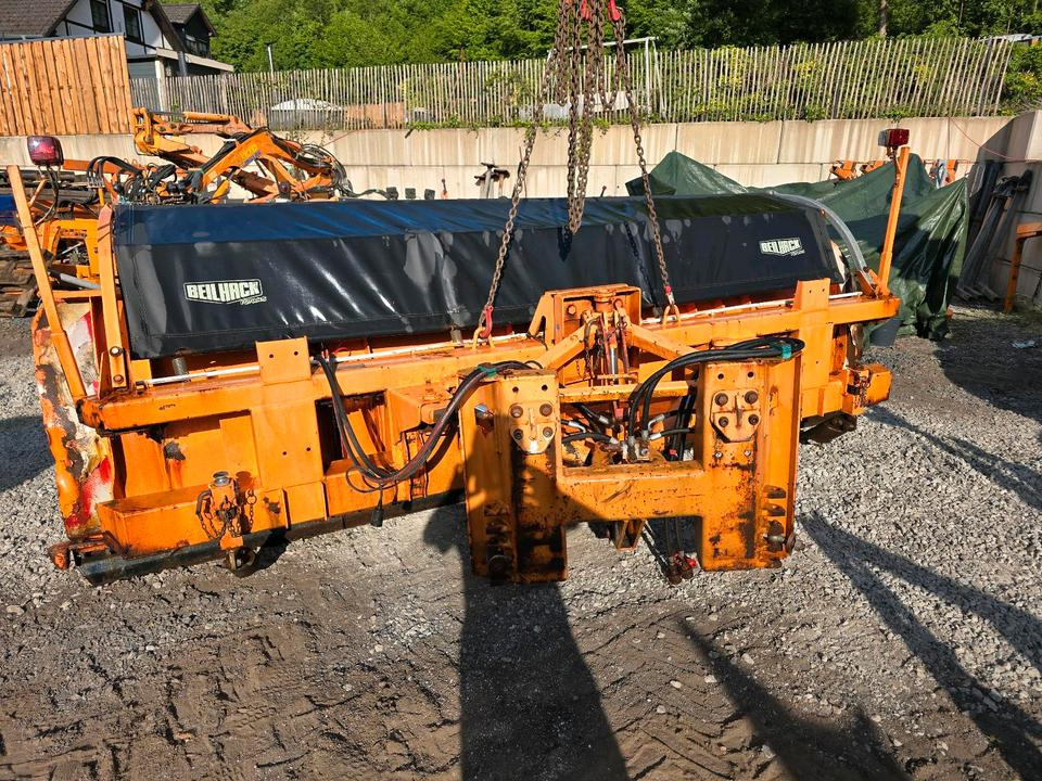 Schneepflug Beilhack PV 4m. Schneeschild Schneeschieber Schmidt Epoke passend für LKW Unimog 424 427 405 U 300 400 500 318 323 423 218 430 429 530 527 535 Mercedes-Benz Winterdienst - Schneepflug: das Bild 1 Schneepflug Beilhack PV 4m. Schneeschild Schneeschieber Schmidt Epoke passend für LKW Unimog 424 427 405 U 300 400 500 318 323 423 218 430 429 530 527 535 Mercedes-Benz Winterdienst - Schneepflug: das Bild 1