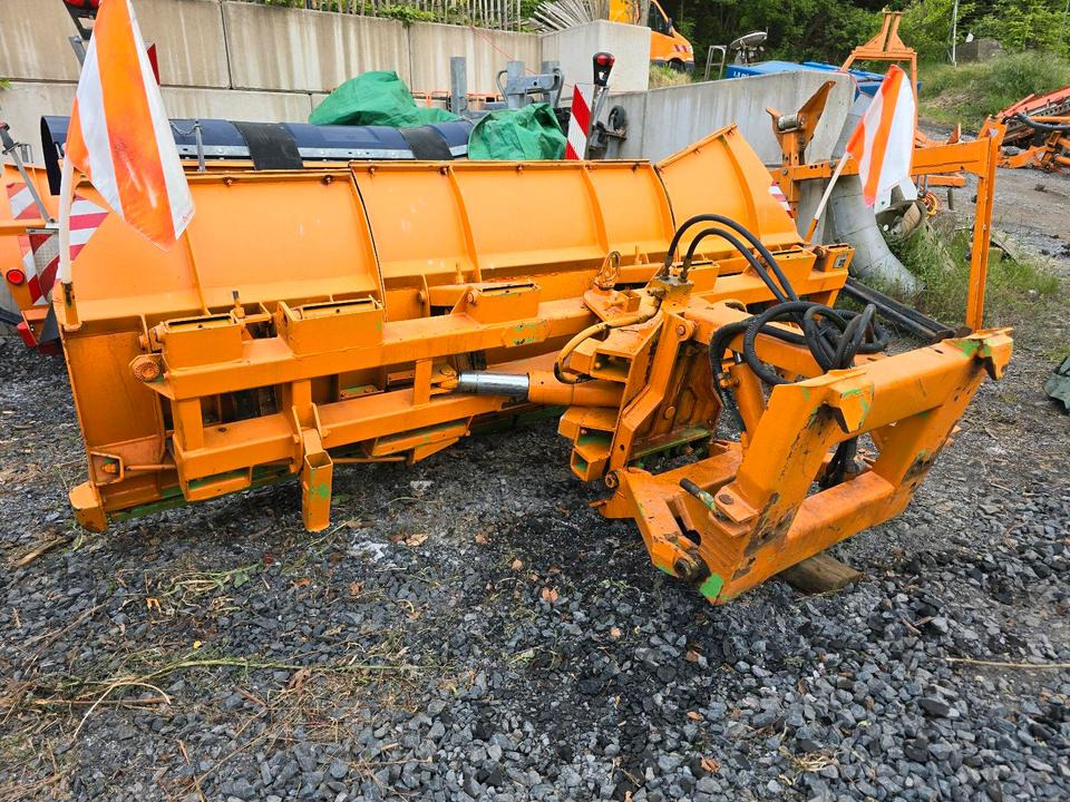 Schneepflug Kahlbacher 3m. Schneeschild Schneeschieber Schmidt Epoke passend für Unimog 424 427 405 U 300 400 500 318 323 423 218 430 429 530 527 535 Mercedes-Benz Winterdienst - Schneepflug: das Bild 3 Schneepflug Kahlbacher 3m. Schneeschild Schneeschieber Schmidt Epoke passend für Unimog 424 427 405 U 300 400 500 318 323 423 218 430 429 530 527 535 Mercedes-Benz Winterdienst - Schneepflug: das Bild 3