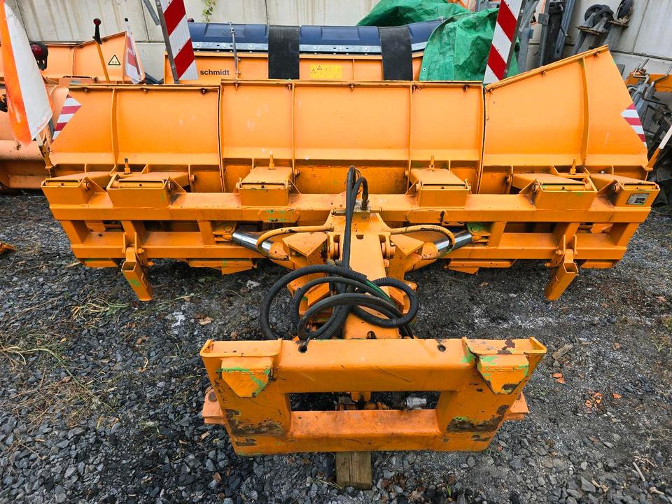 Schneepflug Kahlbacher 3m. Schneeschild Schneeschieber Schmidt Epoke passend für Unimog 424 427 405 U 300 400 500 318 323 423 218 430 429 530 527 535 Mercedes-Benz Winterdienst - Schneepflug: das Bild 1 Schneepflug Kahlbacher 3m. Schneeschild Schneeschieber Schmidt Epoke passend für Unimog 424 427 405 U 300 400 500 318 323 423 218 430 429 530 527 535 Mercedes-Benz Winterdienst - Schneepflug: das Bild 1
