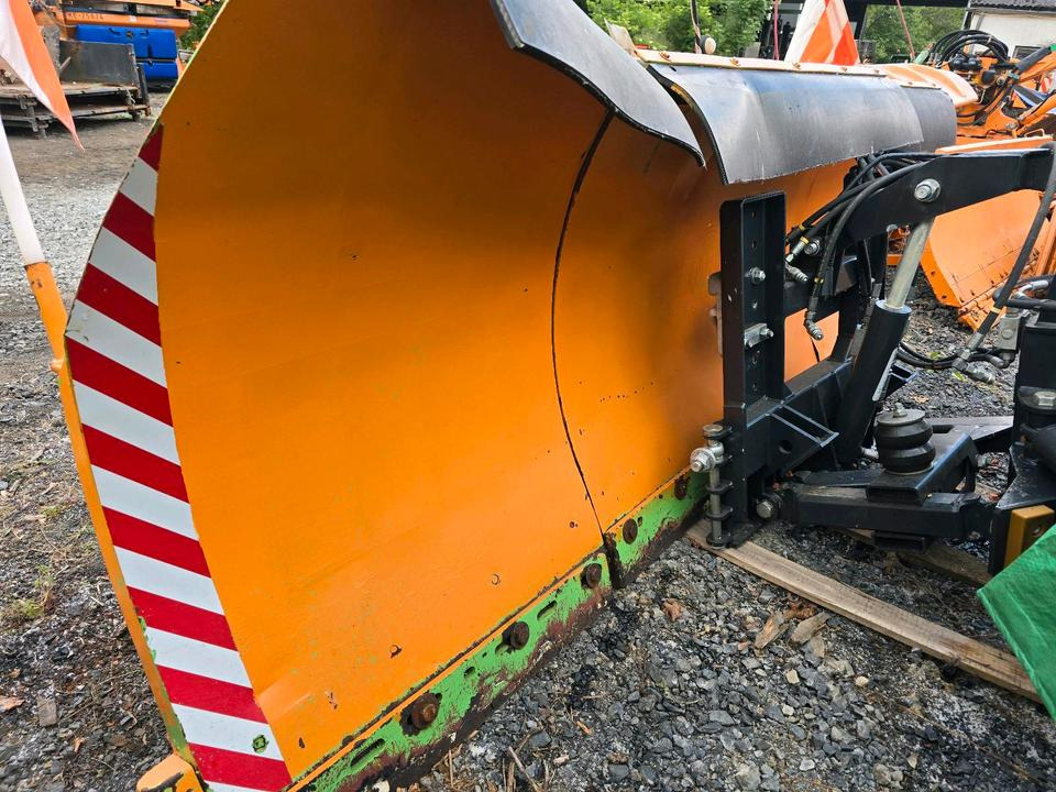 Schneepflug Kahlbacher 3m. Schneeschild Schneeschieber Schmidt Epoke passend für Unimog 424 427 405 U 300 400 500 318 323 423 218 430 429 530 527 535 Mercedes-Benz Winterdienst - Schneepflug: das Bild 4 Schneepflug Kahlbacher 3m. Schneeschild Schneeschieber Schmidt Epoke passend für Unimog 424 427 405 U 300 400 500 318 323 423 218 430 429 530 527 535 Mercedes-Benz Winterdienst - Schneepflug: das Bild 4