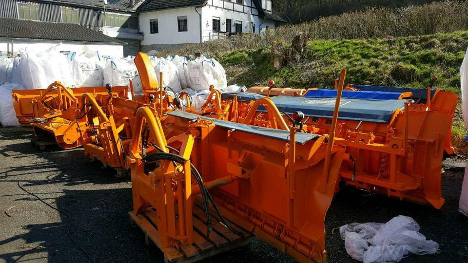 Schneepflug Schmidt Beilhack Winterdienst unimog Schneeschild - Schneepflug: das Bild 1 Schneepflug Schmidt Beilhack Winterdienst unimog Schneeschild - Schneepflug: das Bild 1