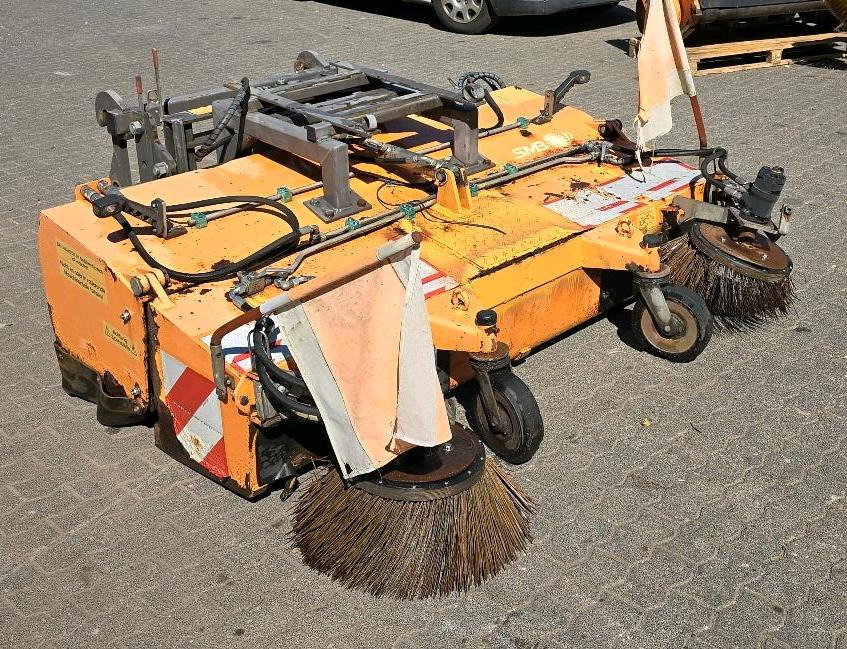 Sobernheimer FKM 2.0 Kehrmaschine Straßenkehrmaschine Frontkehrmaschine Kehrbesen für Radlader Unimog Traktor - Kehrbesen: das Bild 4 Sobernheimer FKM 2.0 Kehrmaschine Straßenkehrmaschine Frontkehrmaschine Kehrbesen für Radlader Unimog Traktor - Kehrbesen: das Bild 4
