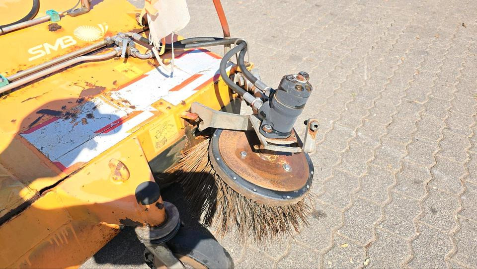 Sobernheimer FKM 2.0 Kehrmaschine Straßenkehrmaschine Frontkehrmaschine Kehrbesen für Radlader Unimog Traktor - Kehrbesen: das Bild 5 Sobernheimer FKM 2.0 Kehrmaschine Straßenkehrmaschine Frontkehrmaschine Kehrbesen für Radlader Unimog Traktor - Kehrbesen: das Bild 5